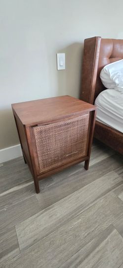 Sydney Brown Wash Right Nightstand