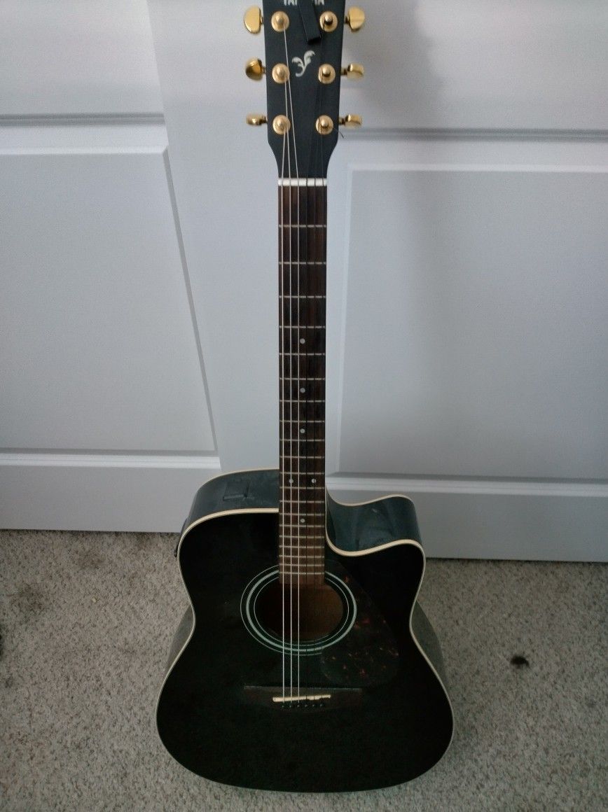 Yamaha FX335C Acoustic/Electric Guitar