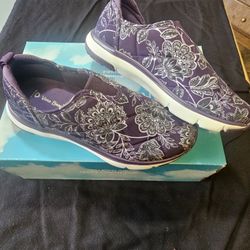 NIB VB Cloud Slip-on Shoes 
