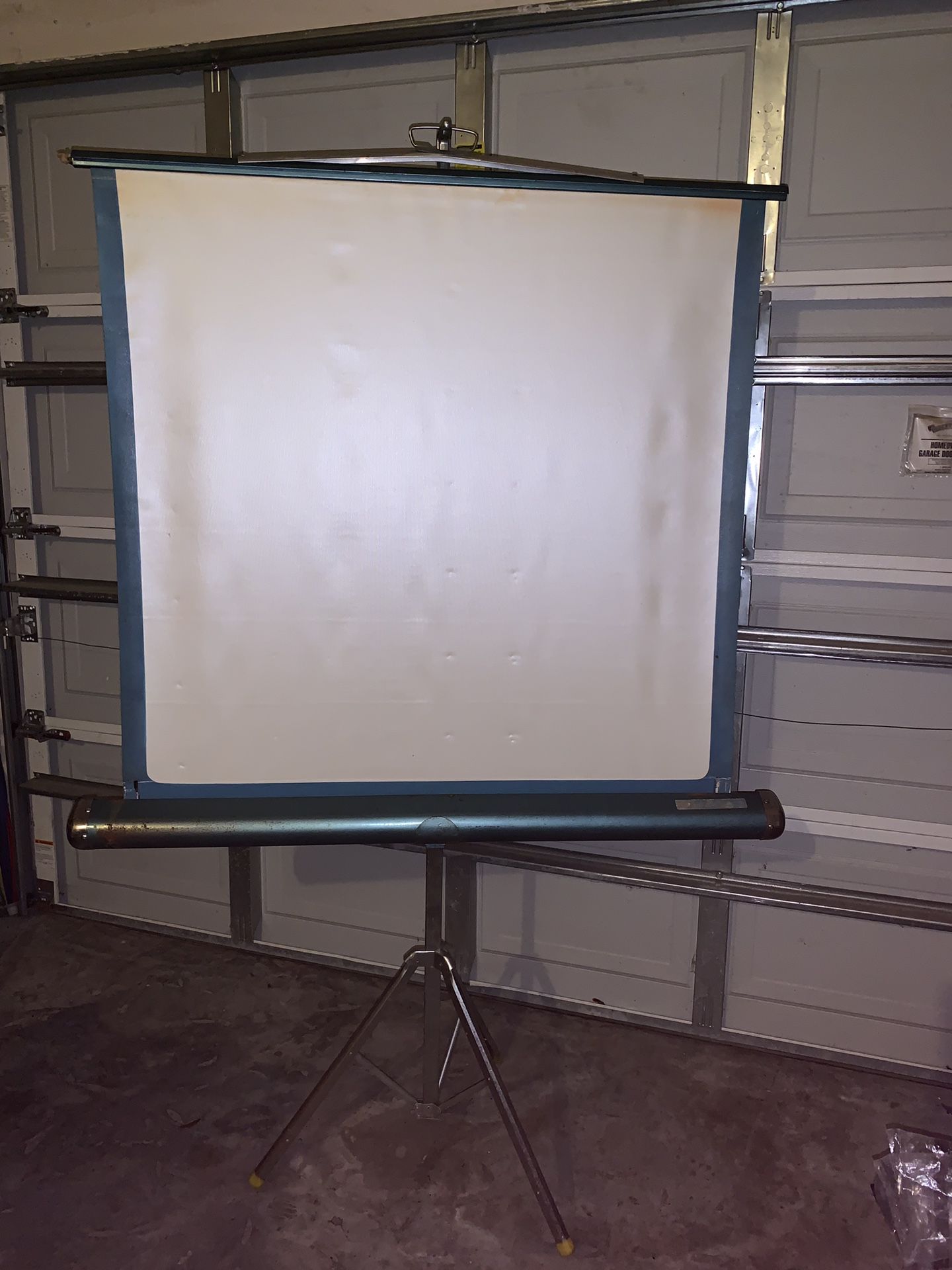 Portable screen for projection