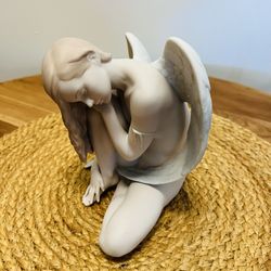 LLadro Wonderful Angel #8236. Right Wing Has Been Repaired.