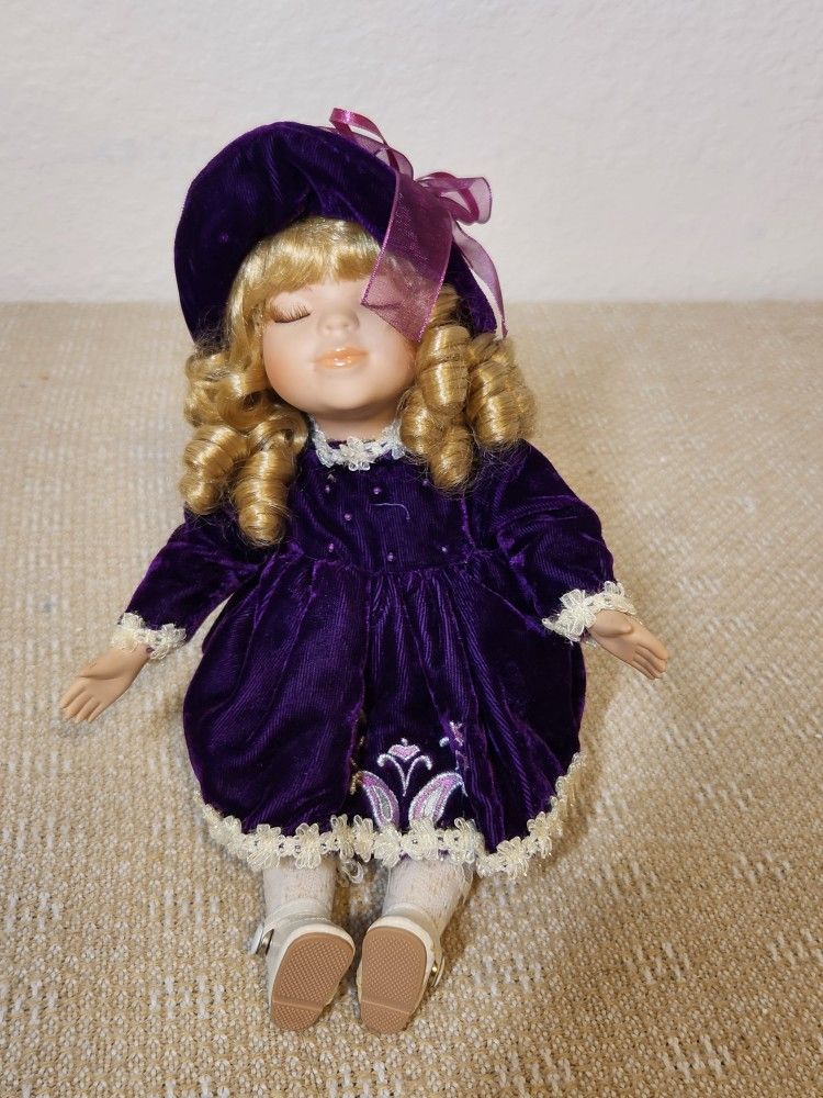 Vintage DANDEE Porcelain Musical Doll Music Box Spinning (Dancing)