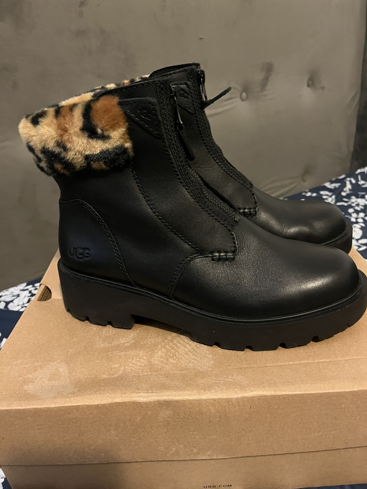 UGG Black Boots Size 8.5 In Woman 