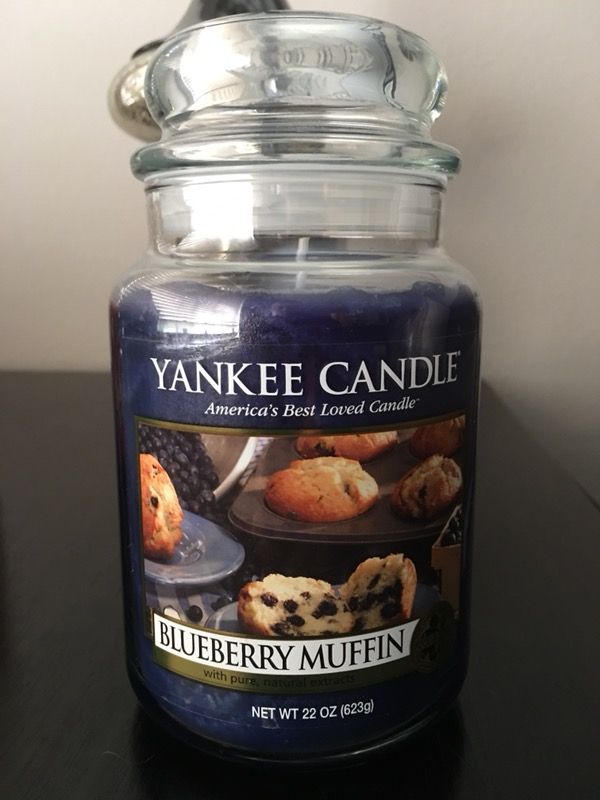 Yankee Candle Blueberry Muffin large jar! Retired and hard to find!