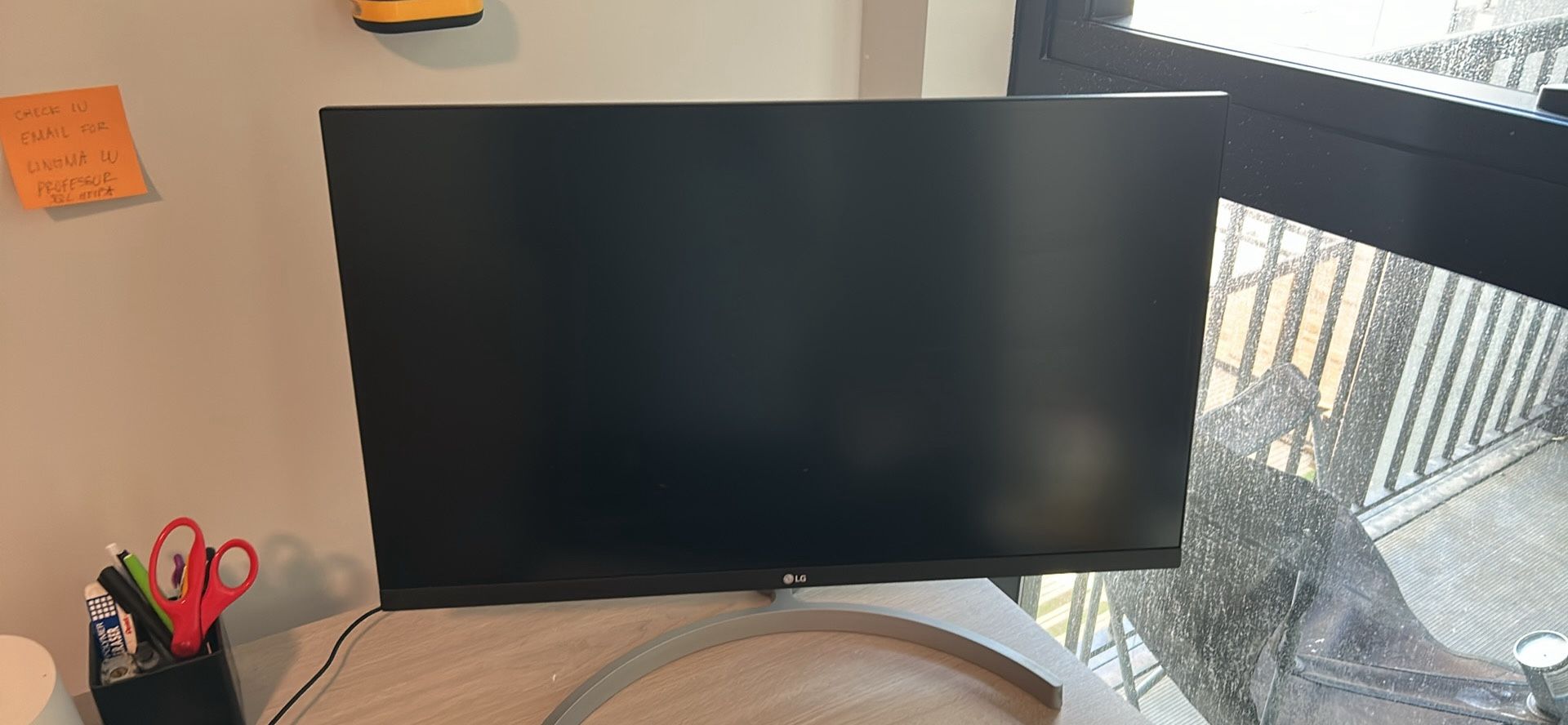 27” LG Monitor ( Like New)