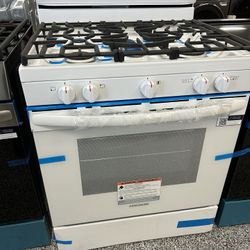 FRIGIDAIRE GAS STOVE WHITE COLOR BRAND NEW OPEN BOX!! No