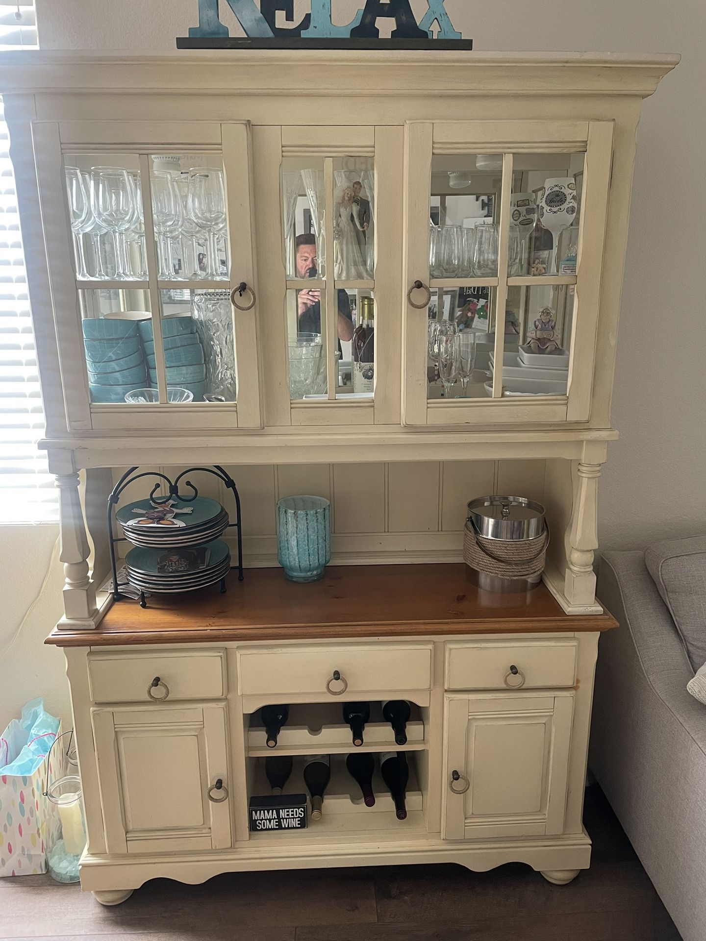 China Cabinet/Hutch