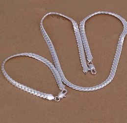 New 18 k white gold necklace and bracelet