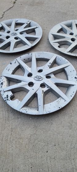 Prius V Hubcaps