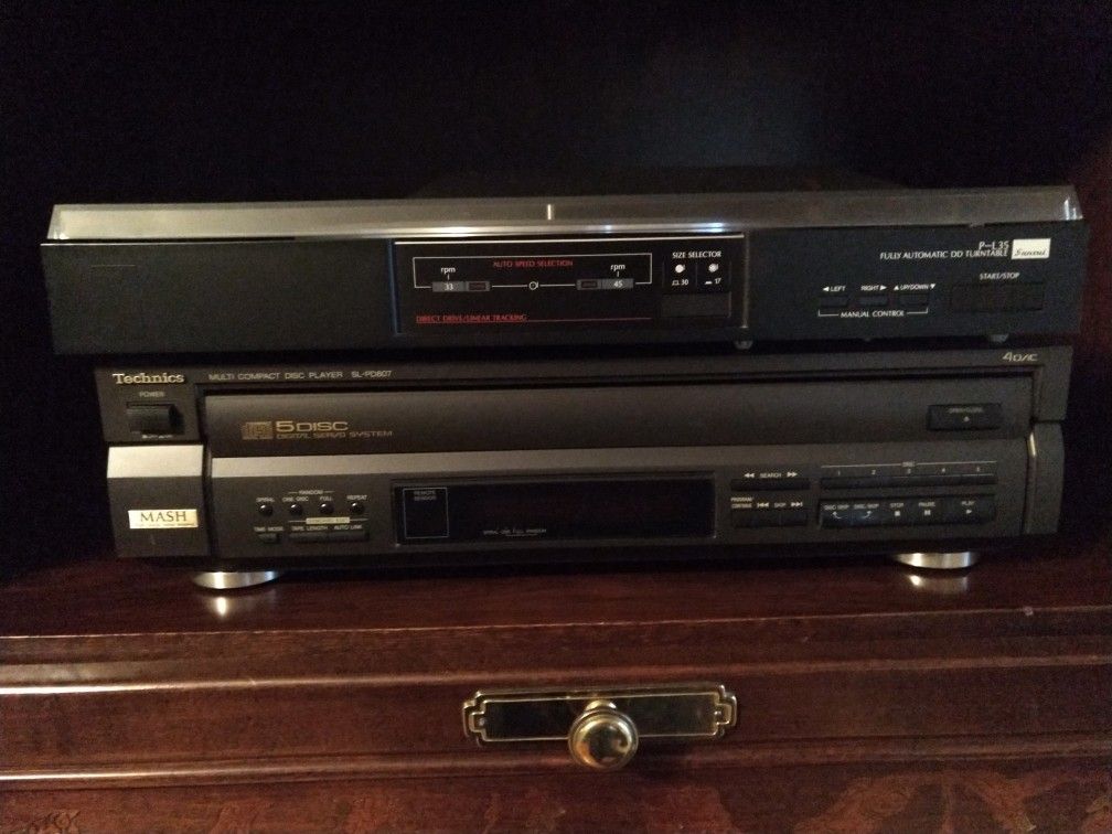 Mint 7-piece Vintage Stereo System with Turntable