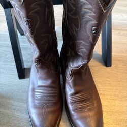 Used Women’s Ariat Western Cowboy Boots 7 1/ 2 D