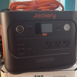Jackery explorer 1000 *NEVER USED*