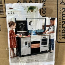 NEW BOX……KidKraft Wooden Farm to Table Play Kitchen with EZ Kraft Assembly™, Lights & Sounds, Ice Maker and 17 Accessories