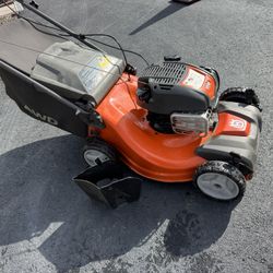 Husqvarna AWD Self Propelled Mower 163cc Engine With 21” Cutting Deck. Very Good Condition.