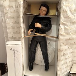 Elvis Presley Statue 