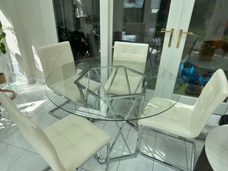Table with 4 chairs