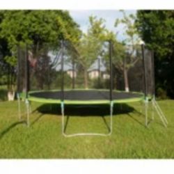 Brand New In Box - 15’ Trampoline with Net