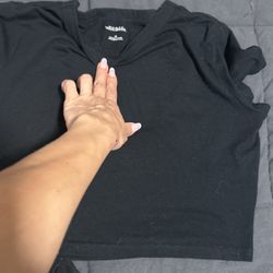 Black crop tops
