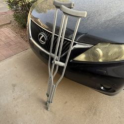 Adjustable Crutches 