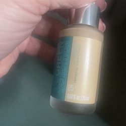 2 MAYBELLINE GREEN EDITION 25 & 30 TINTED OIL  MAKEUP FOUNDATION LIGHT WEIGHT 