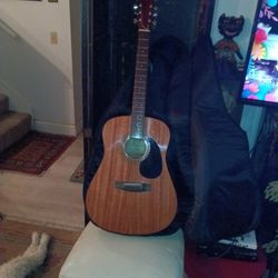 Honher Acoustic Guitar W/ Case