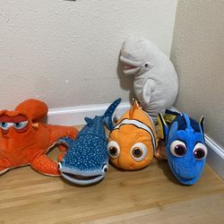 Finding Dory lot Of 5 Disney Plushies 