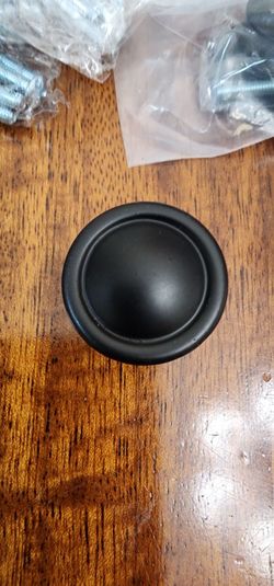 Single cabinet black pulls