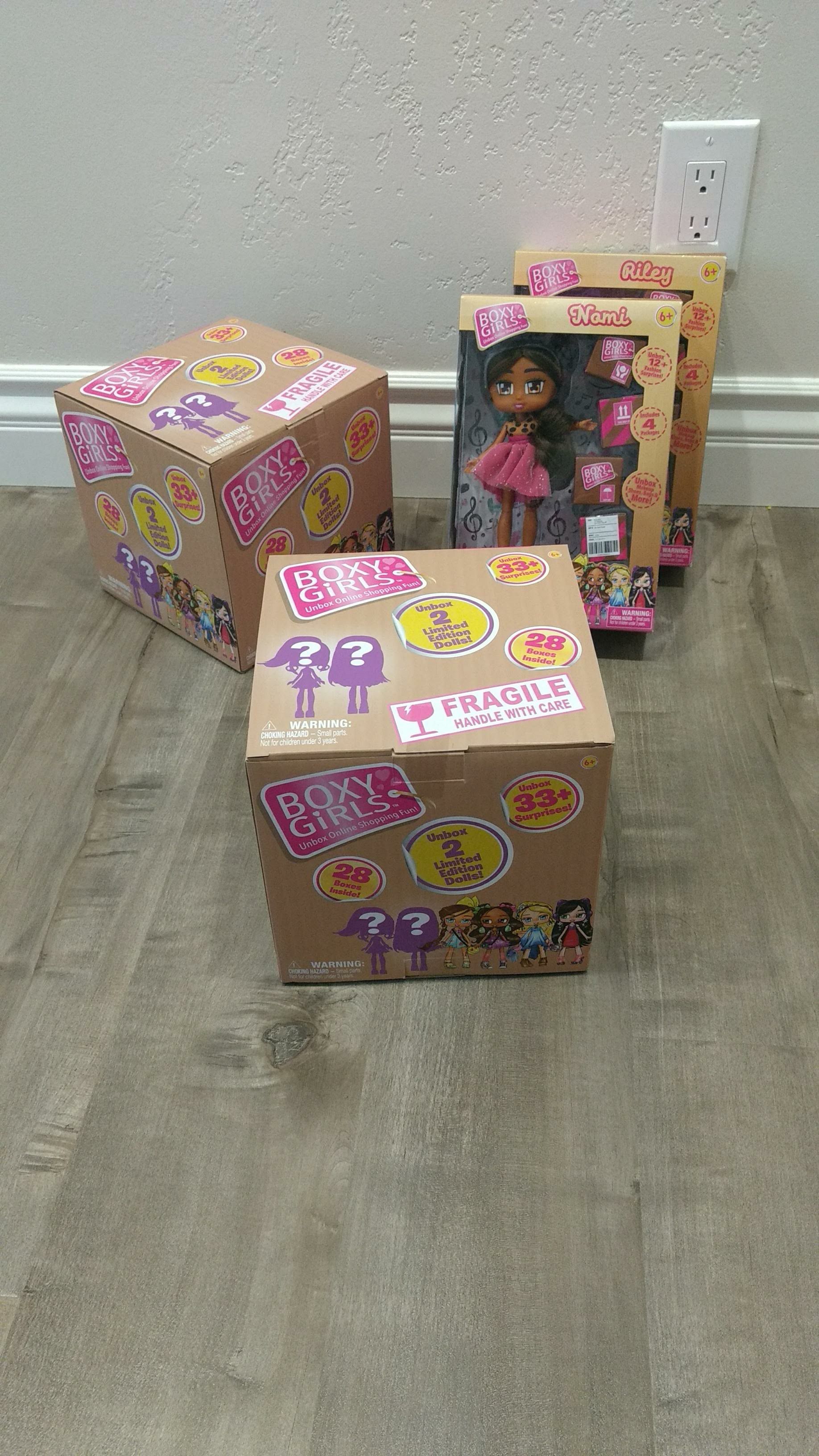 Dolls for girl. Boxy girls. Barbie like. With accessories.