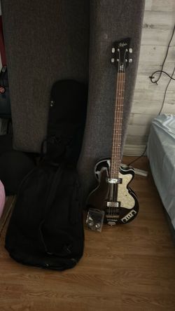 Semi acoustic Hofner bass