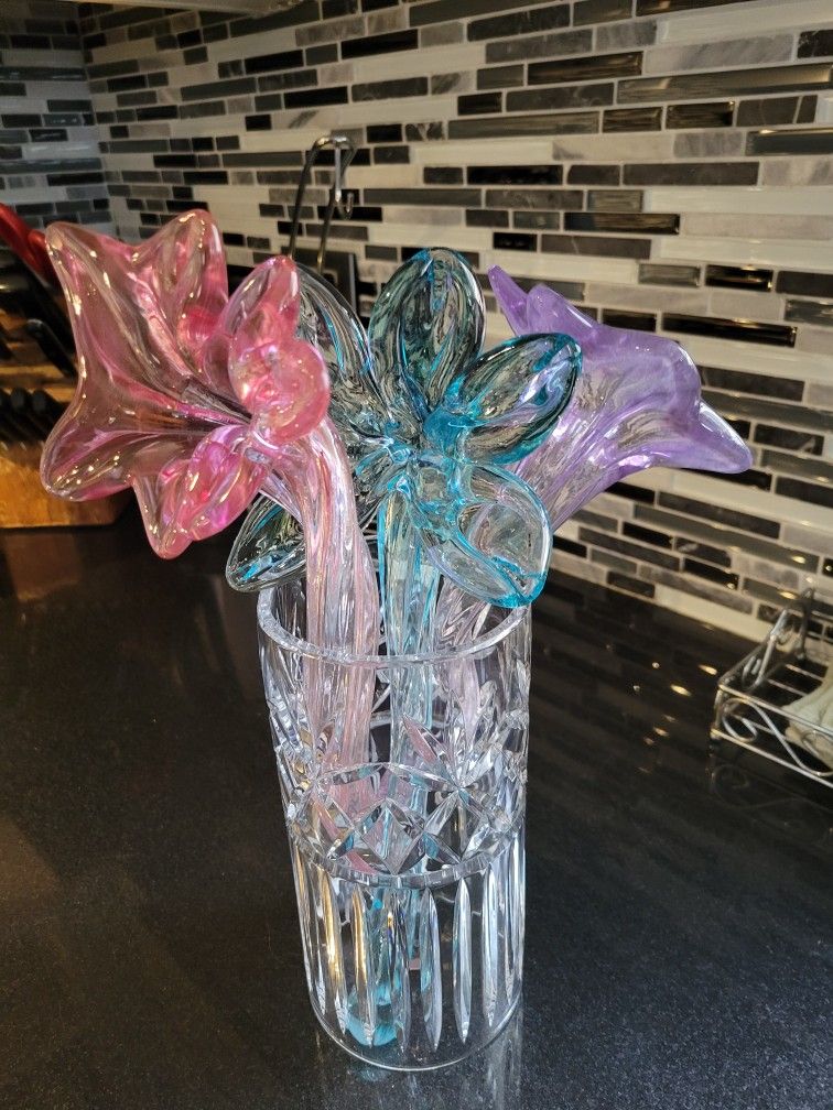 Vase with 3  glass Flowers.  Used 