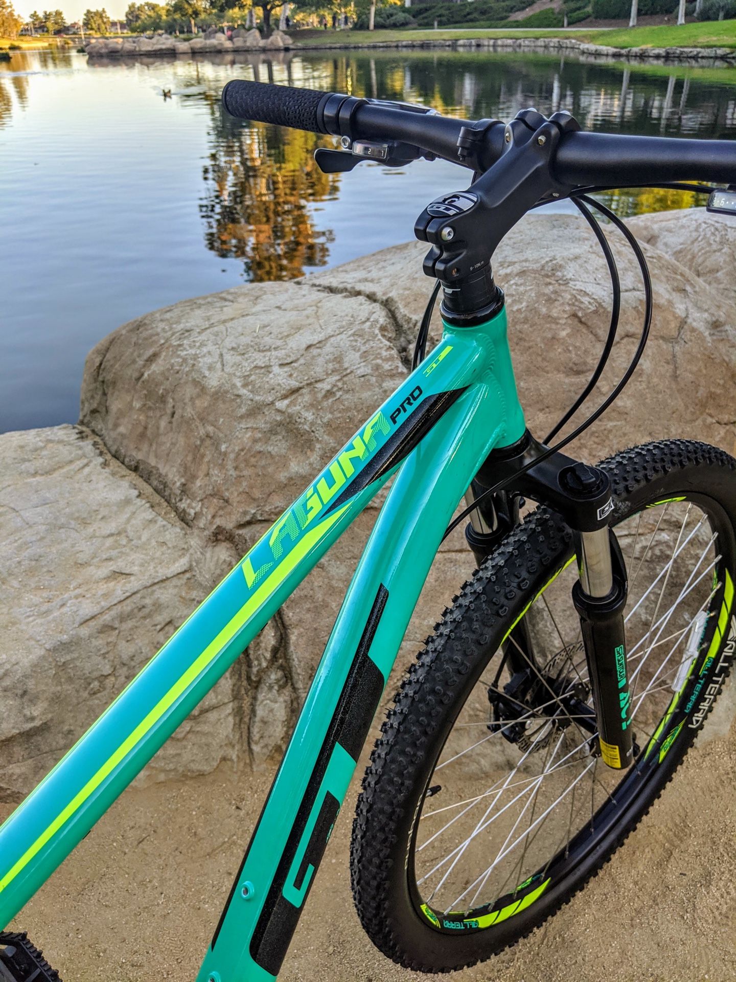 GT Laguna Pro Medium Frame Mountain Bike (Giant, Fuji, Specialized) for