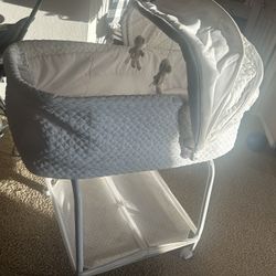 Baby bassinet Free