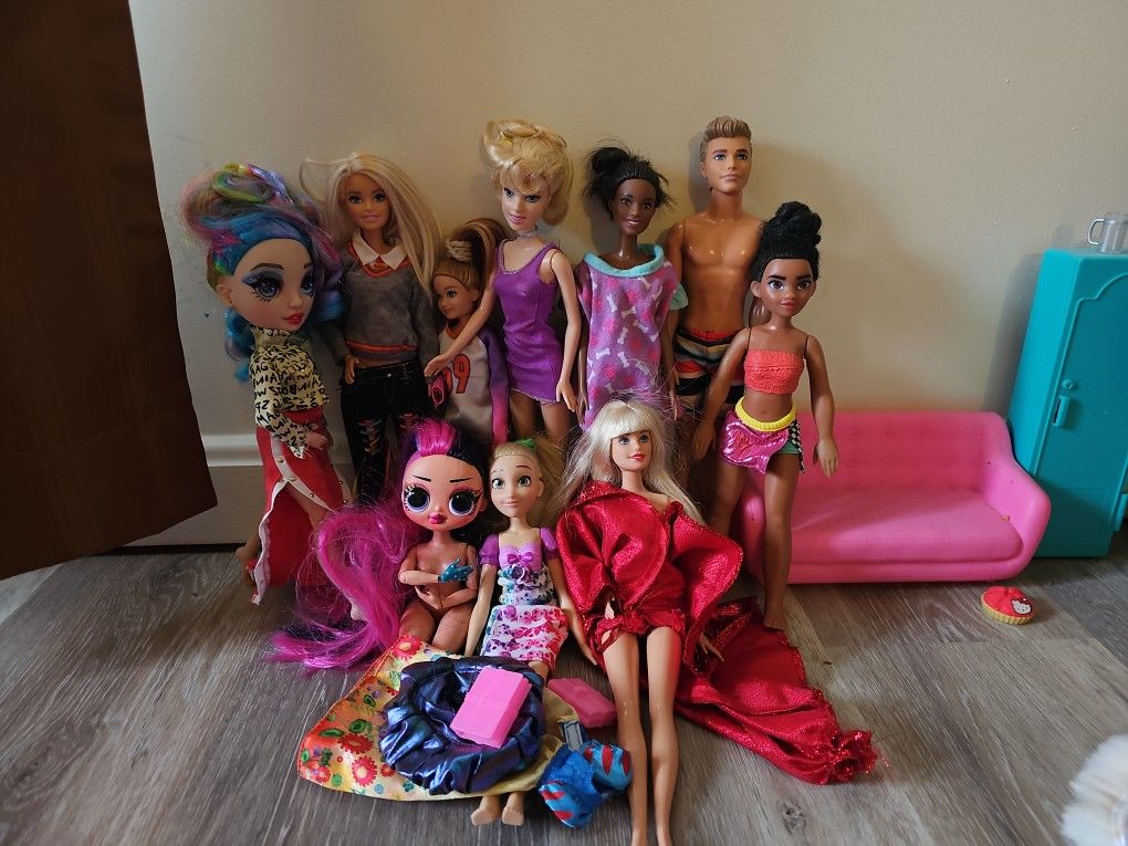 Barbie Doll Lot – Dolls w/ Accessories & Couch
