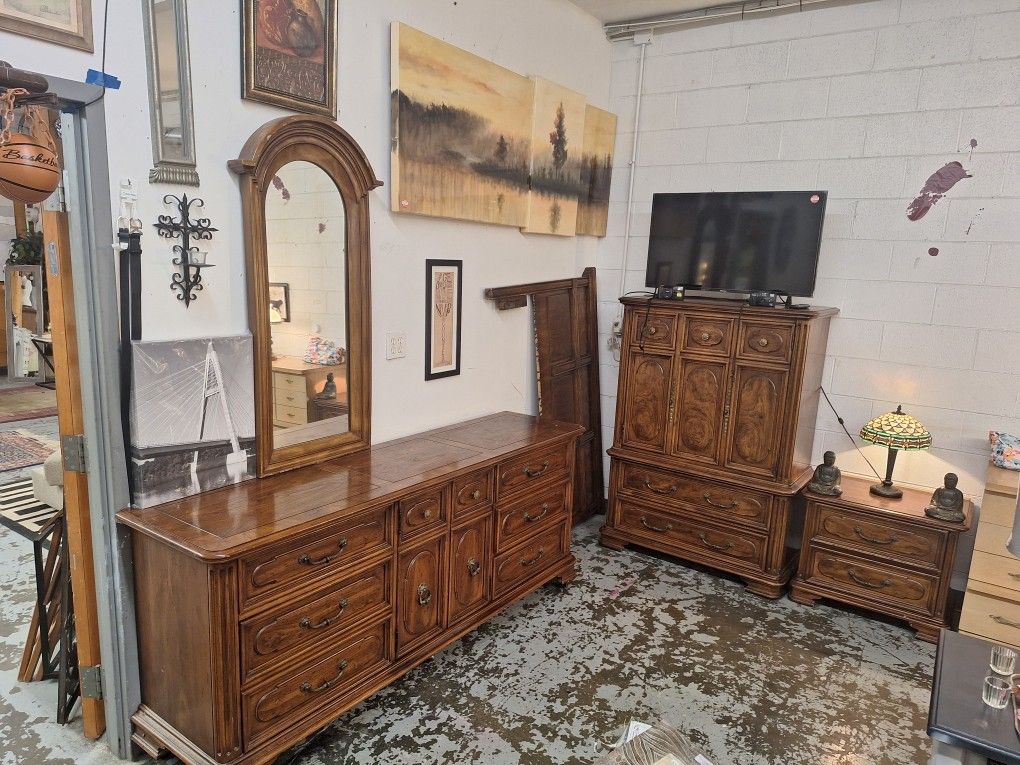 Beautiful 5pc Henredon Fine Furniture Mahogany Bedroom Set