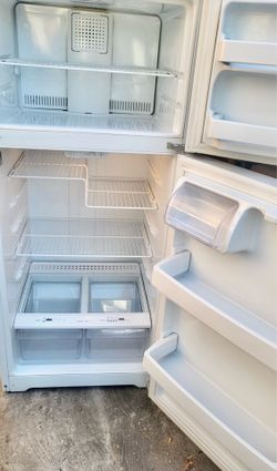 GE Refrigerator works great! 16CF  64H  28W