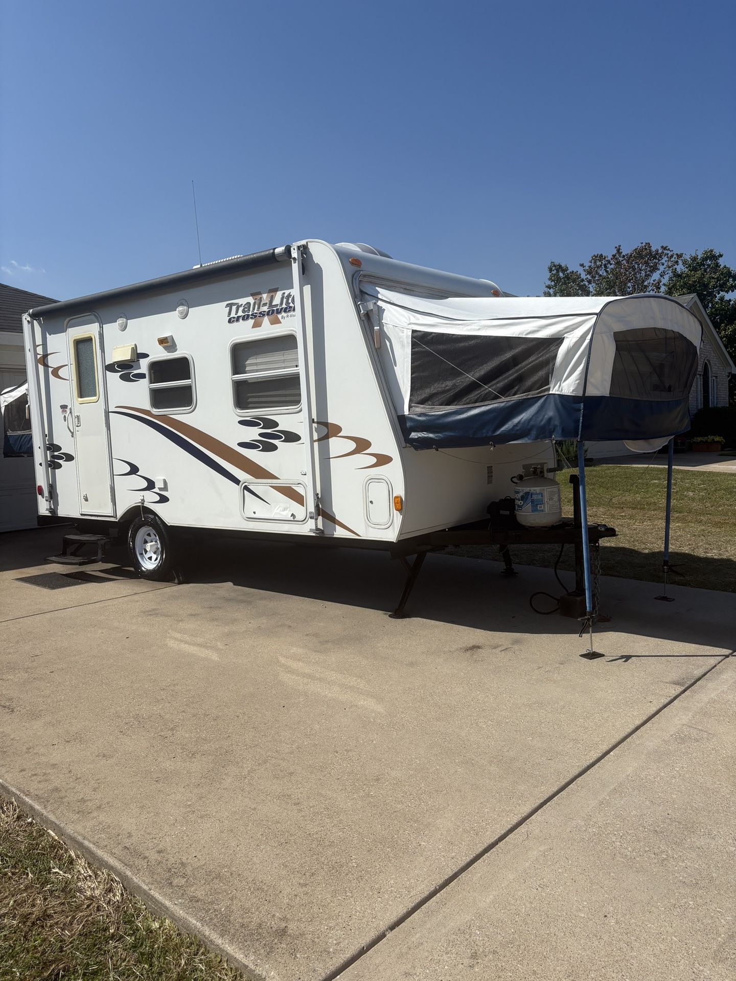 2010 Traler 19 Ft With 2 Pop Out Slide Like New 