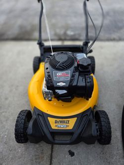 DEWALT
21 in. 150cc Briggs and Stratton 625ex Engine Rear Wheel Drive 2-in-1 Gas Self Propelled Walk Behind Lawn Mower