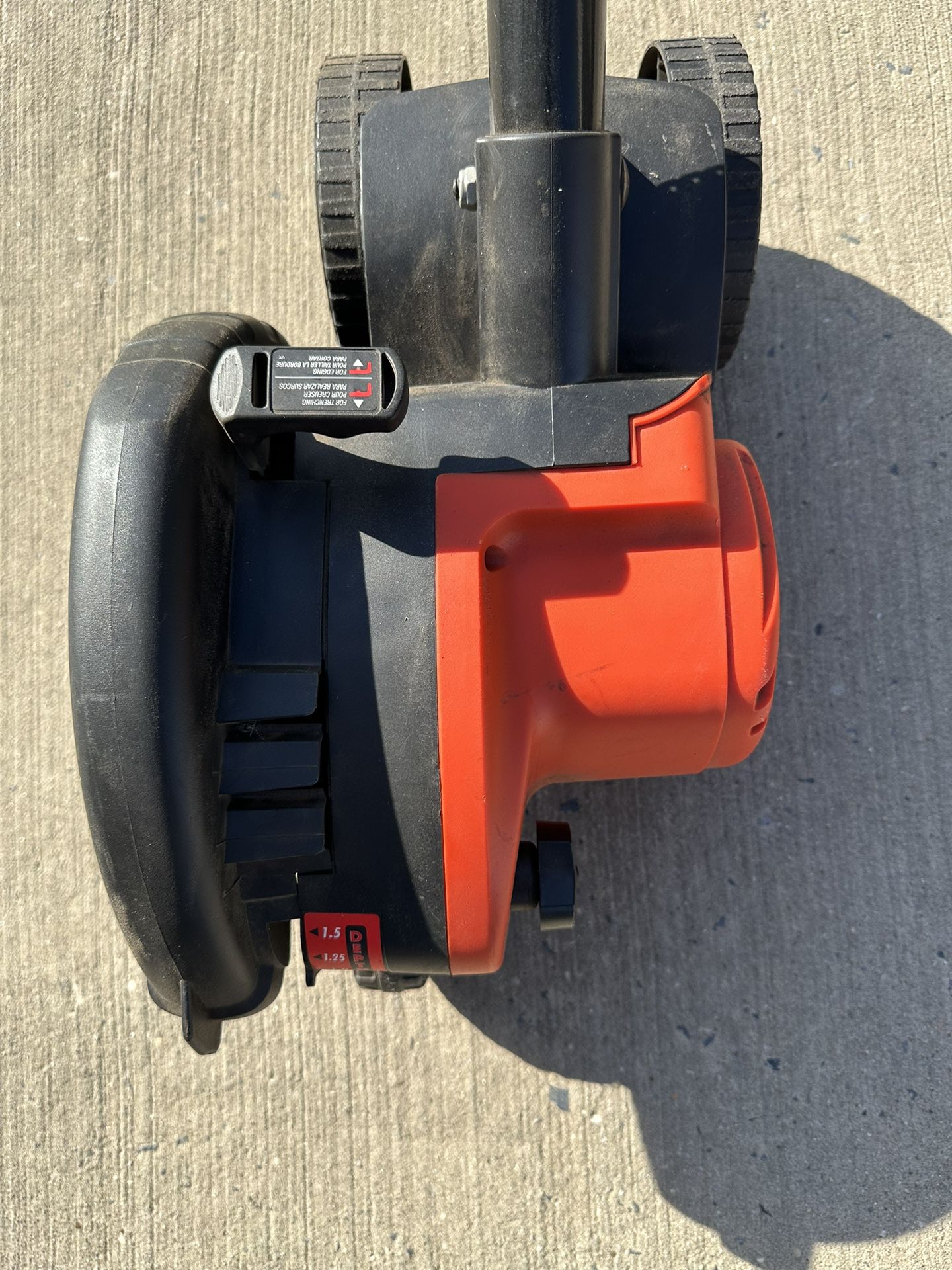 Black And Decker LE750 Electric Edger for Sale in Mineola, NY