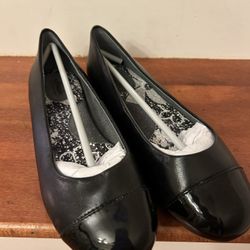 Softwalk Black Leather Flats Comfort Shoes Women's 6 1/2  W, Shiny