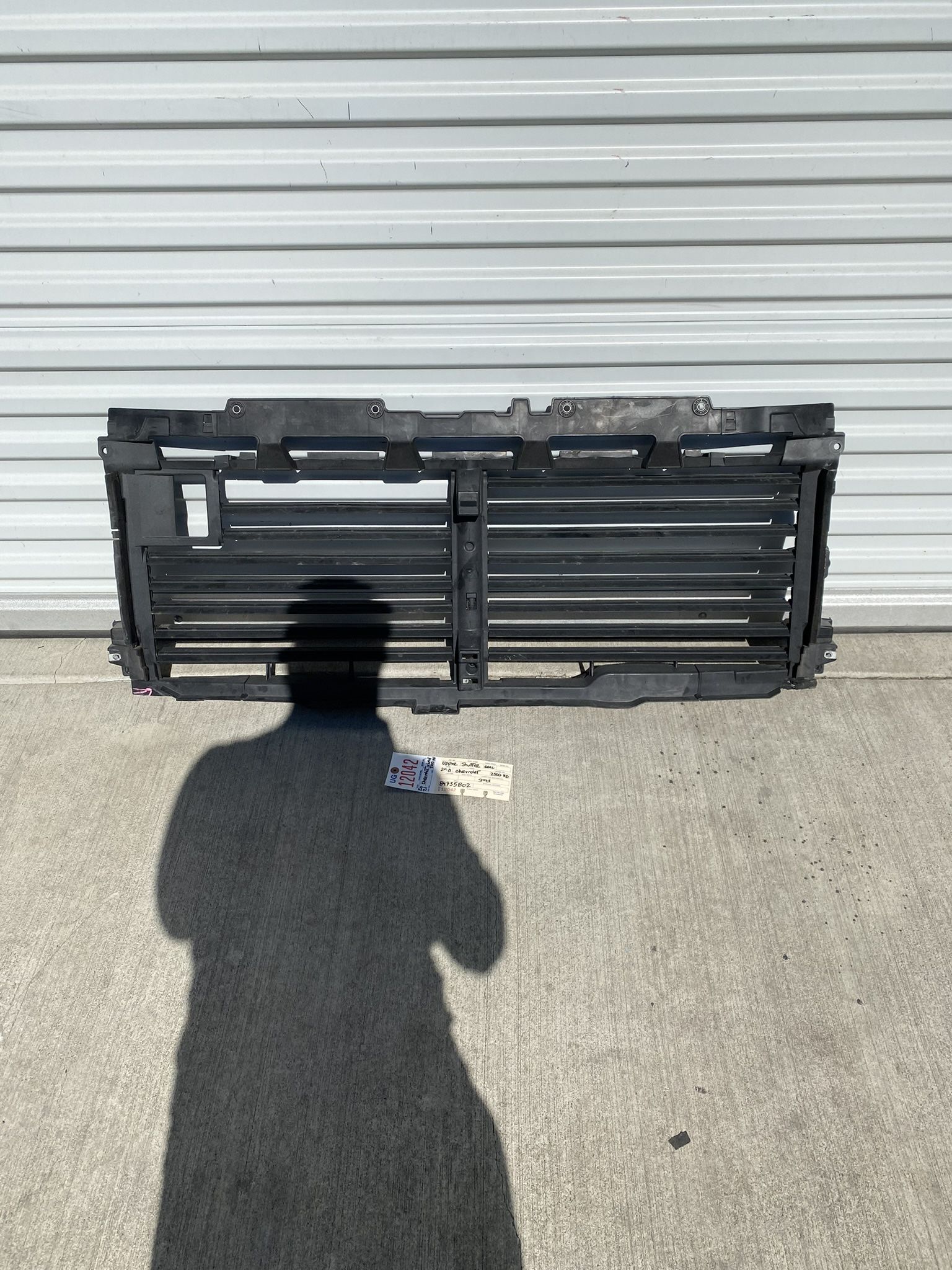 2020 2023 CHEVROLET SILVERADO 2500 / 3500 HD UPPER AIR SHUTTER OEM