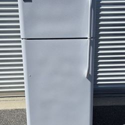 Frigidaire Refrigerator (DELIVER OPTION)