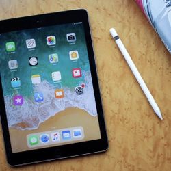 Ipad 2 Refurbished Apple Silver With Charger