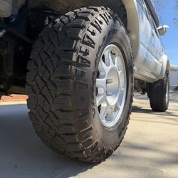 Goodyear Wrangler Duratrac LT265/75r16 tires, Set of 5