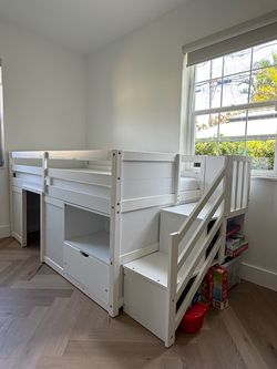 Twin loft bed like New!
