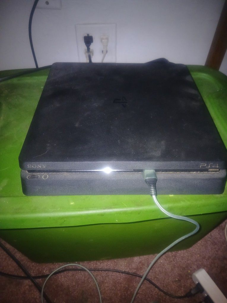 Playstation 4 slim 1TB