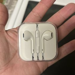Brand New IPhone Headphones (Aux connection)