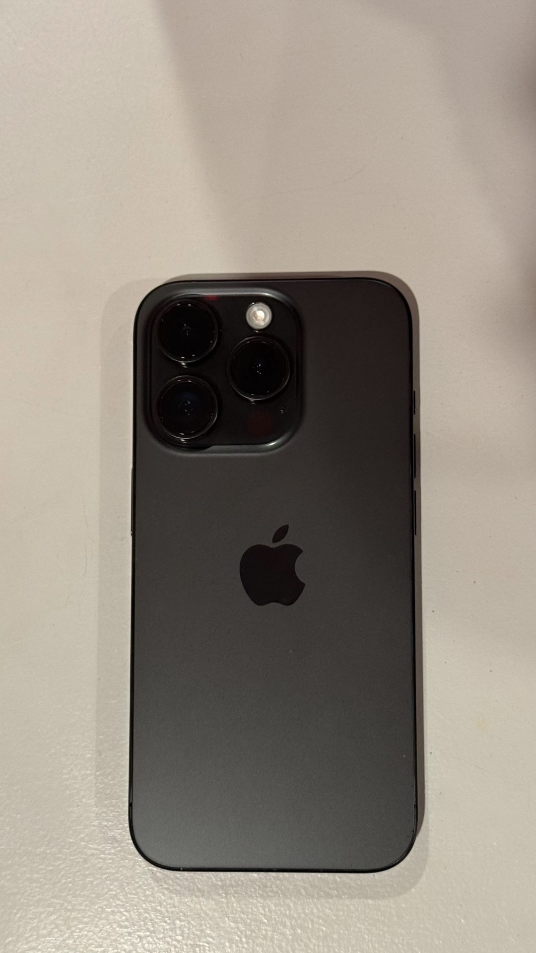 Apple iPhone 15 Pro Unlocked (256GB) - Black Titanium