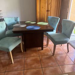 Table + 4 Chairs