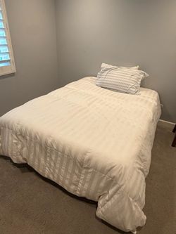 Full/ Bed with Mattress and Bedding