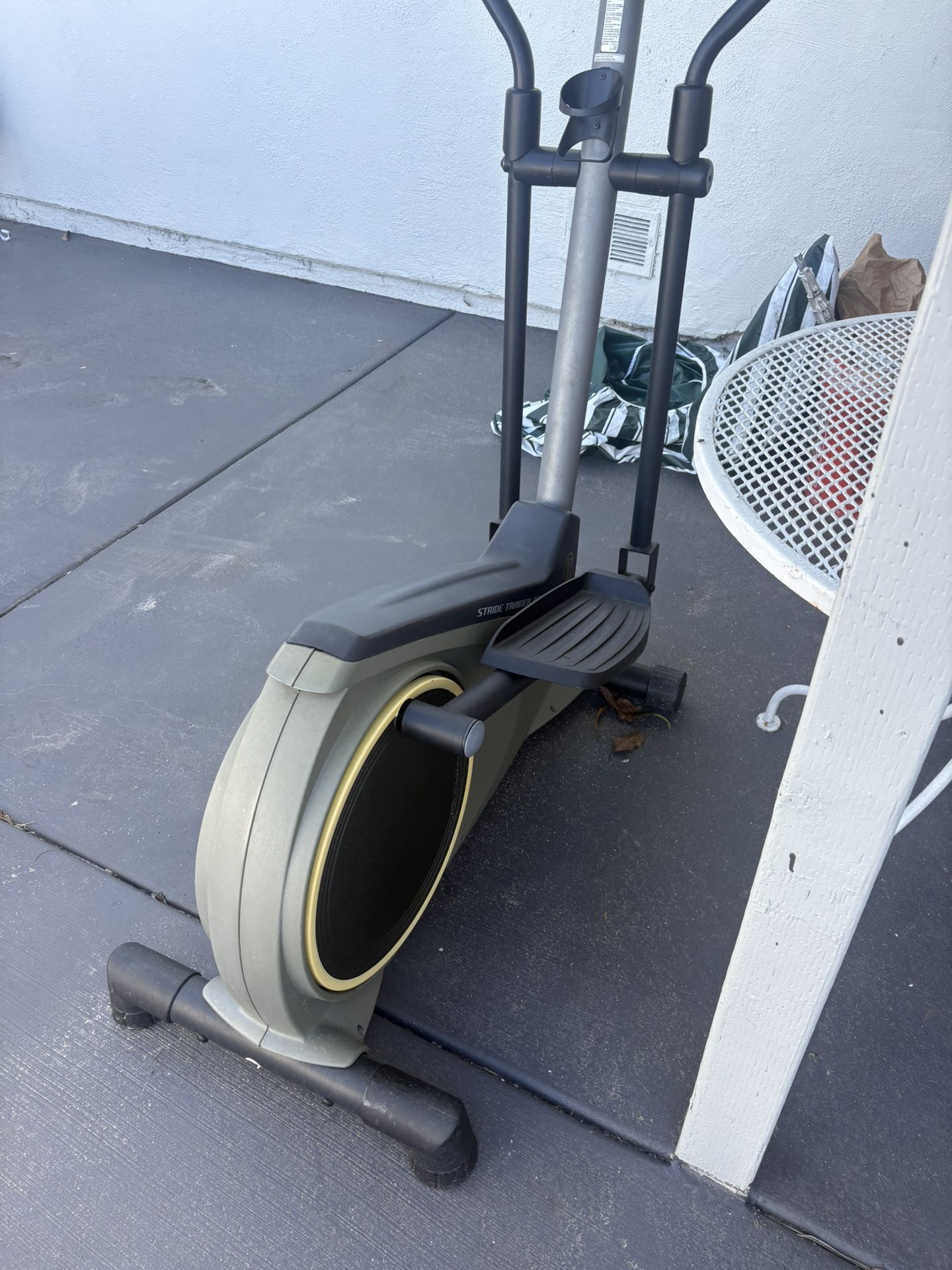 elliptical gold s gym stride trainer 350iππ½